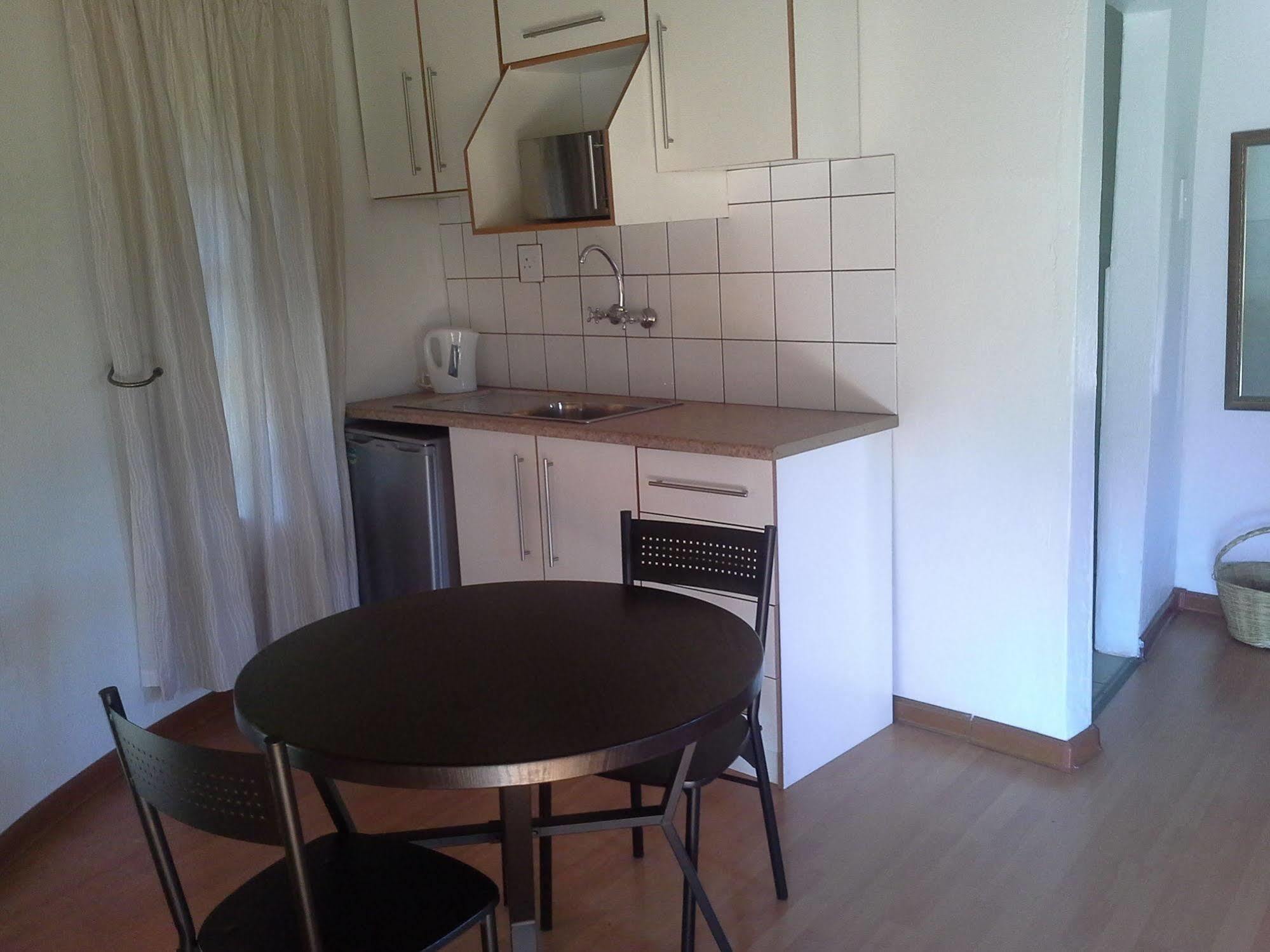 Bird Haven Guesthouse Hlotse Екстер'єр фото