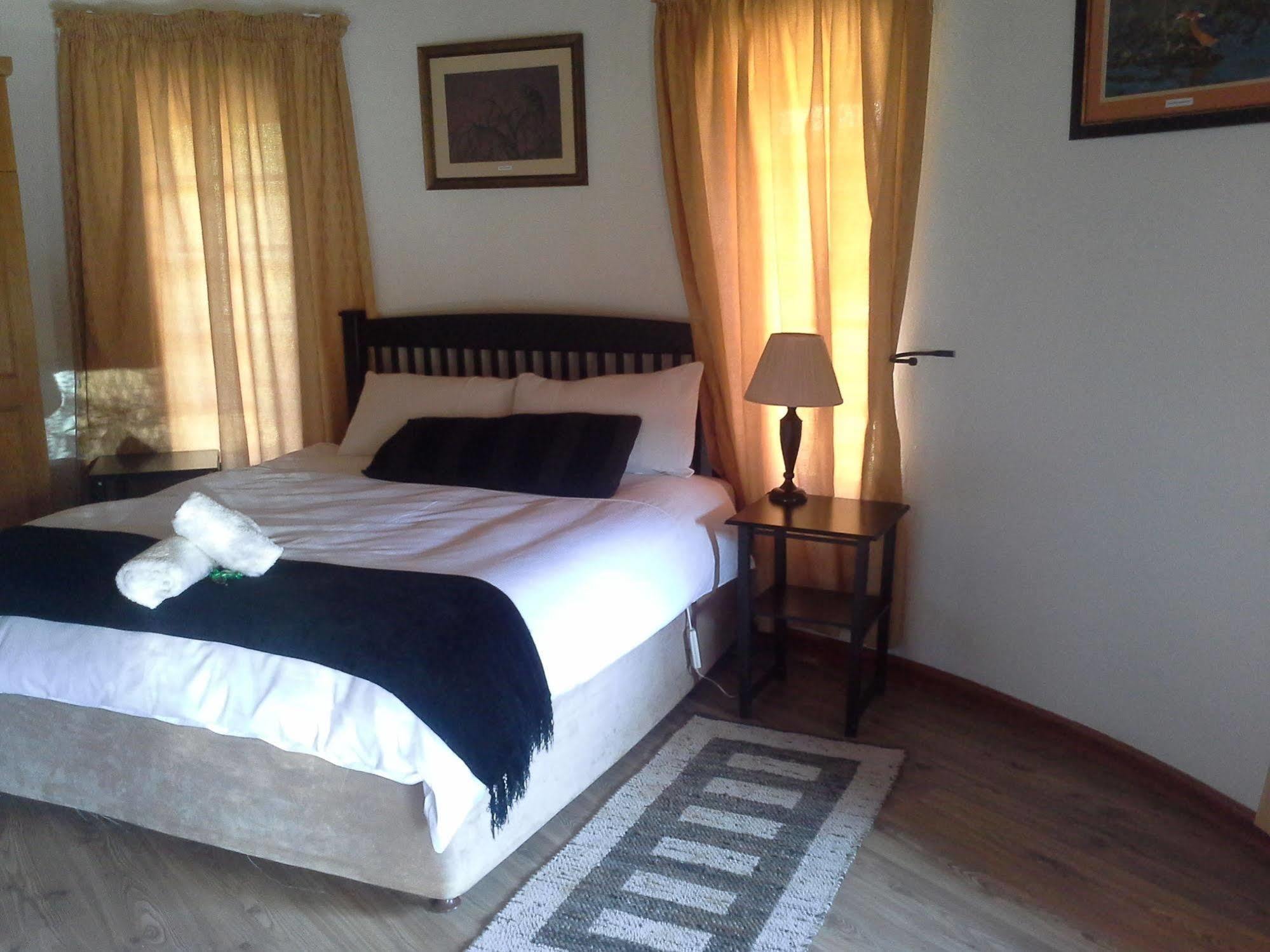 Bird Haven Guesthouse Hlotse Екстер'єр фото