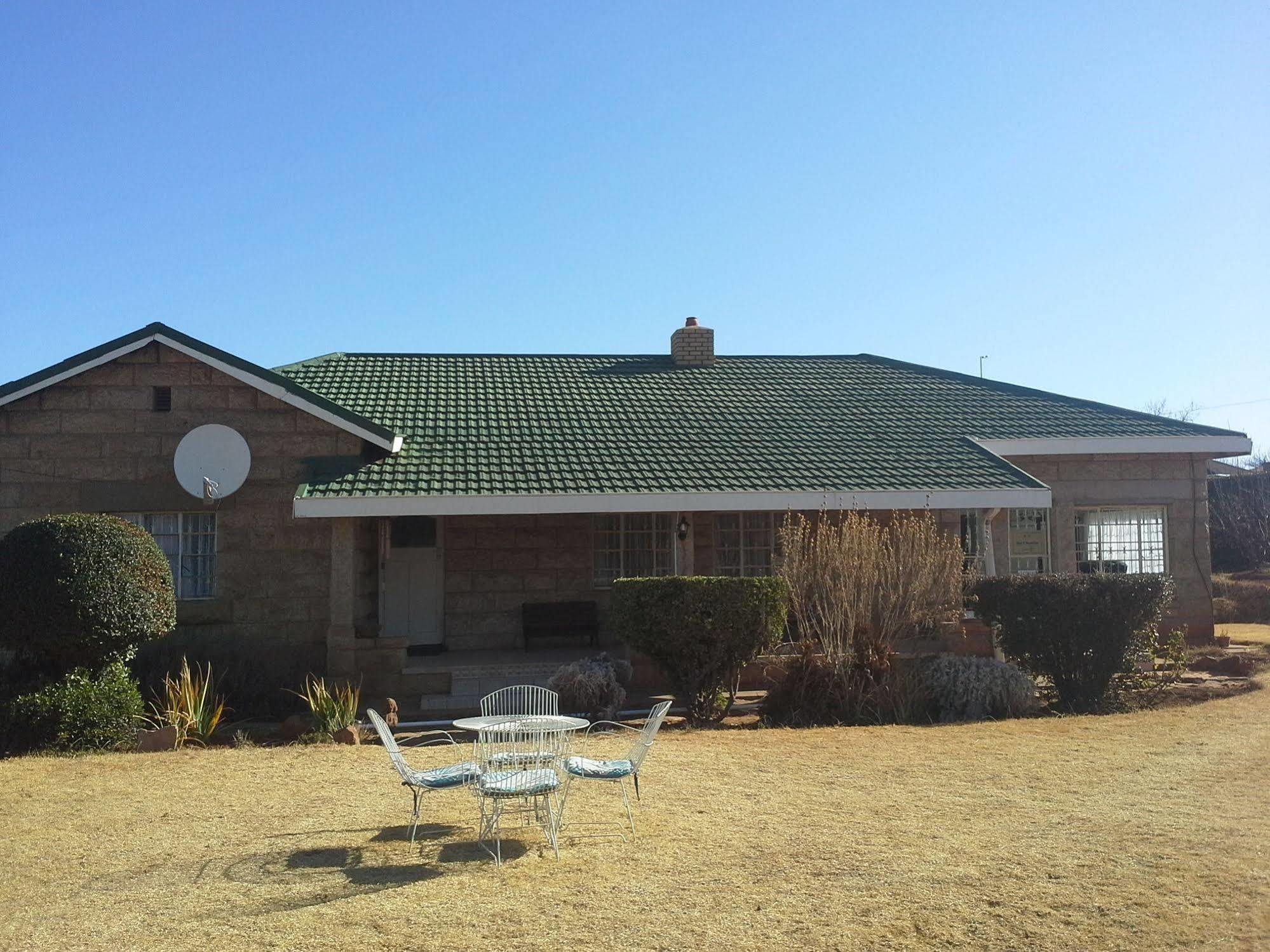 Bird Haven Guesthouse Hlotse Екстер'єр фото