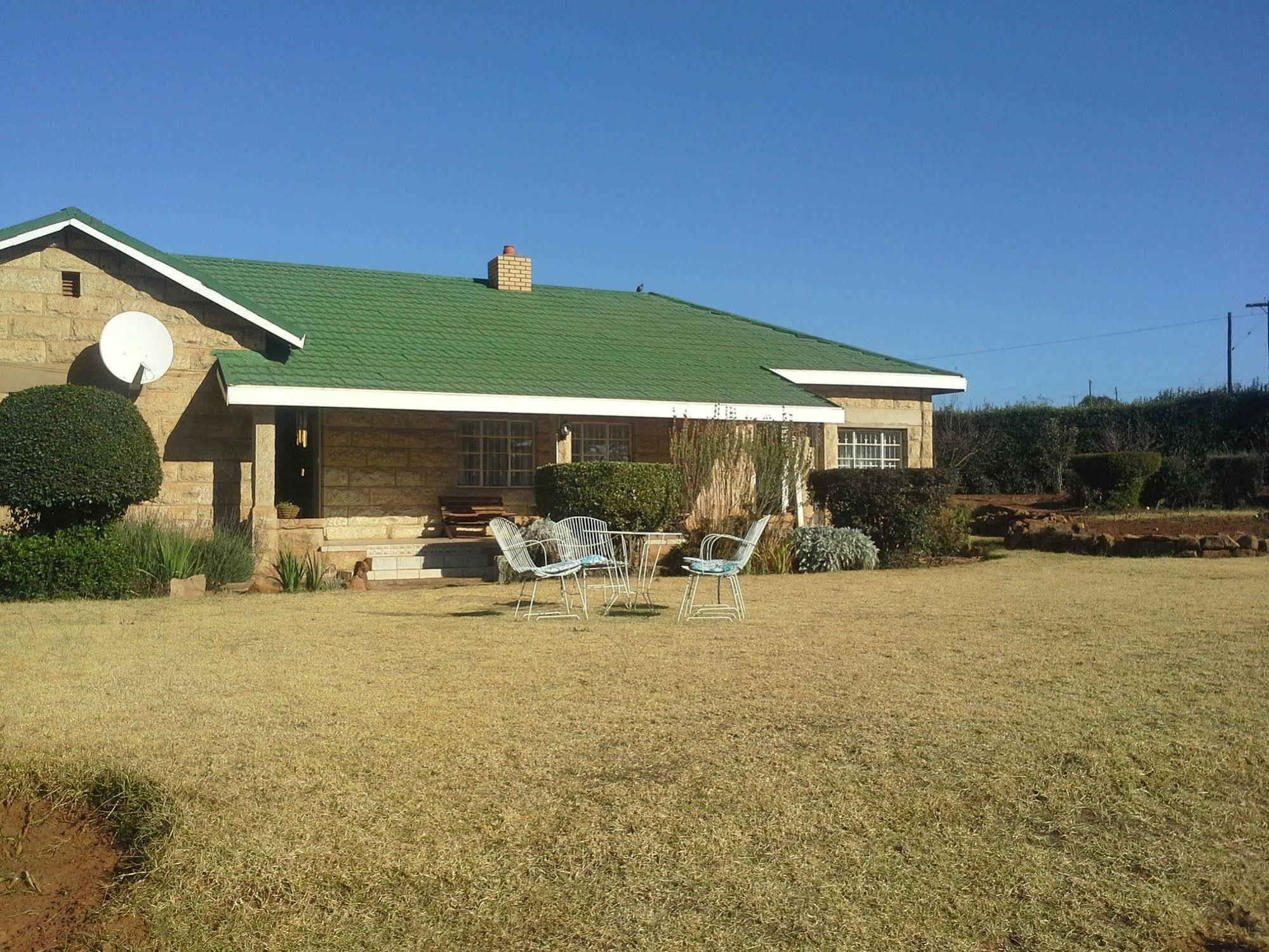 Bird Haven Guesthouse Hlotse Екстер'єр фото